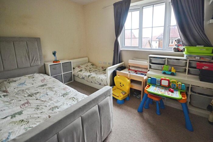 2 Bedroom End Of Terrace House For Sale In Beeches Way, Faygate, RH12