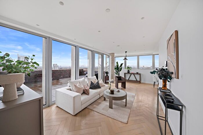 3 Bedroom Flat To Rent In Mapple Path, London, E5