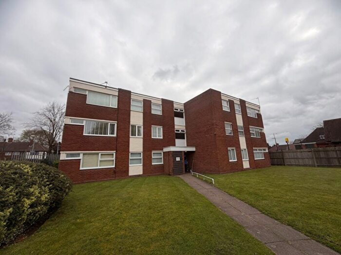 2 Bedroom Flat To Rent In Warren Farm Road, Birmingham, B44