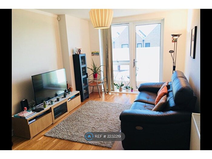 1 Bedroom Flat To Rent In Bathurst Square, London, N15