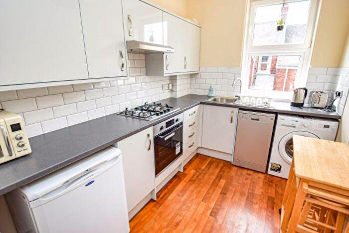 3 Bedroom Flat To Rent In Herschell Road, St James, Exeter, EX4