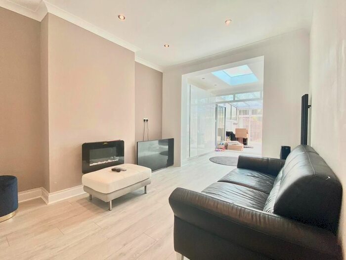 3 Bedroom Bungalow To Rent In Rapton Road, BR6