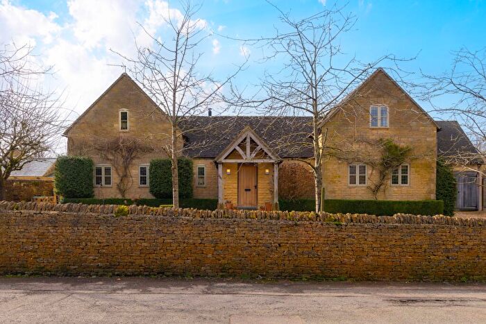 4 Bedroom Detached House For Sale In Cozens Lane, Kingham, OX7