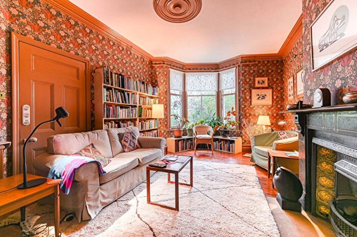 2 Bedroom Semi-detached House For Sale In Keith Grove, Shepherd's Bush, London, W12