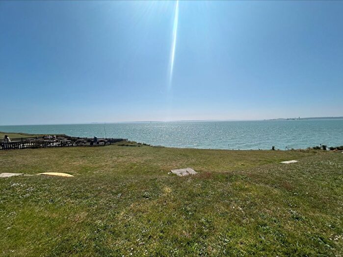 2 Bedroom Chalet For Sale In Chilling Lane, Warsash, Southampton, SO31
