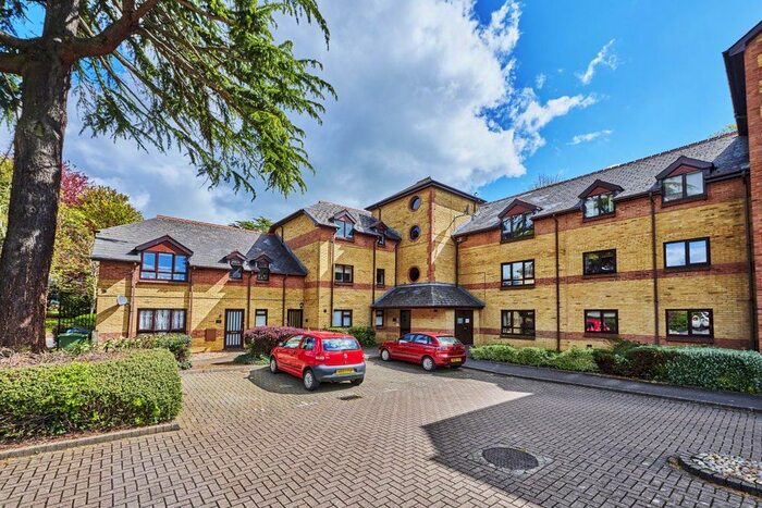 2 Bedroom Flat To Rent In Brooklands Court, Hatfield Road, St.Albans AL1