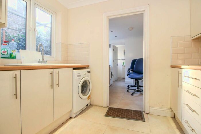 6 Bedroom Terraced House To Rent In Park Lane, Tottenham, N17
