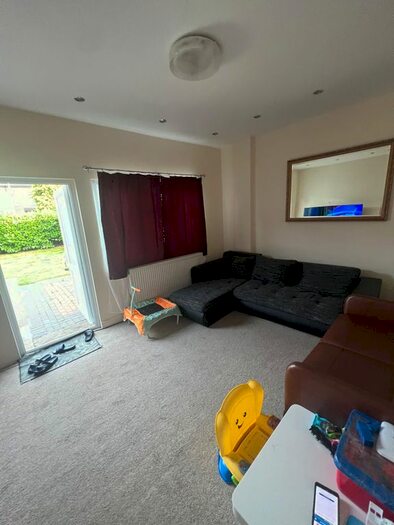 2 Bedroom Flat To Rent In Wellesley Road, Ilford, IG1