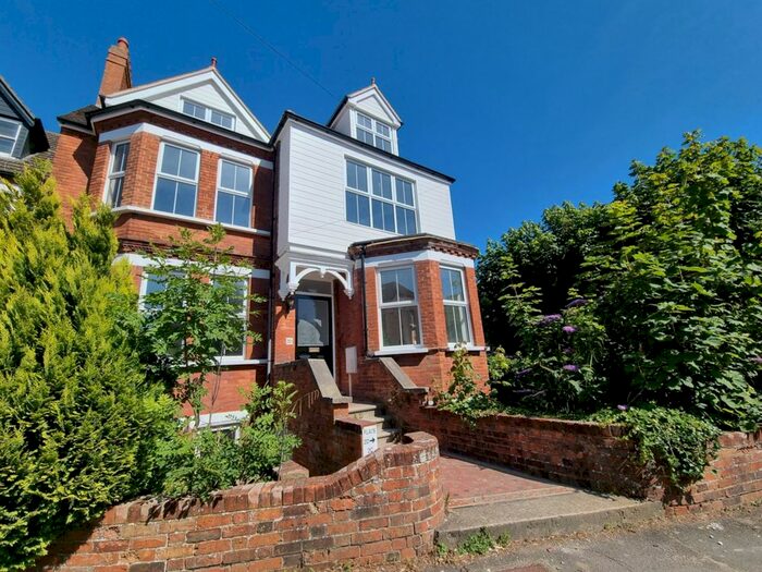 2 Bedroom Flat To Rent In Wiltie Gardens, Folkestone, CT19