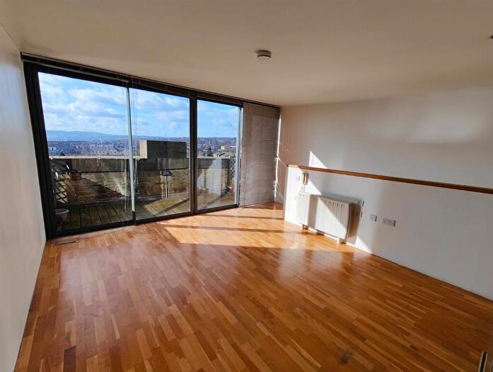 2 Bedroom Flat To Rent In Silk Warehouse, Lilycroft Road, Bradford, BD9