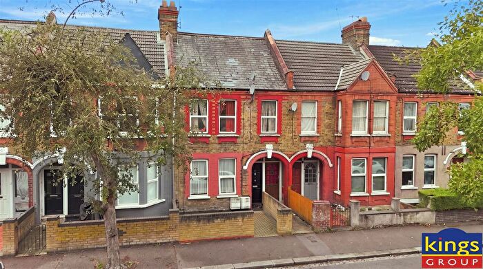 2 Bedroom Flat For Sale In Bloxhall Road, London, E10