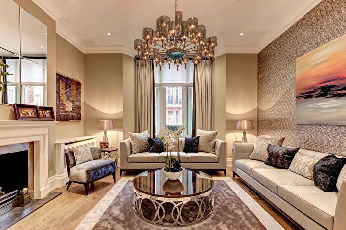 3 Bedroom Flat To Rent In Green Street, London, W1K