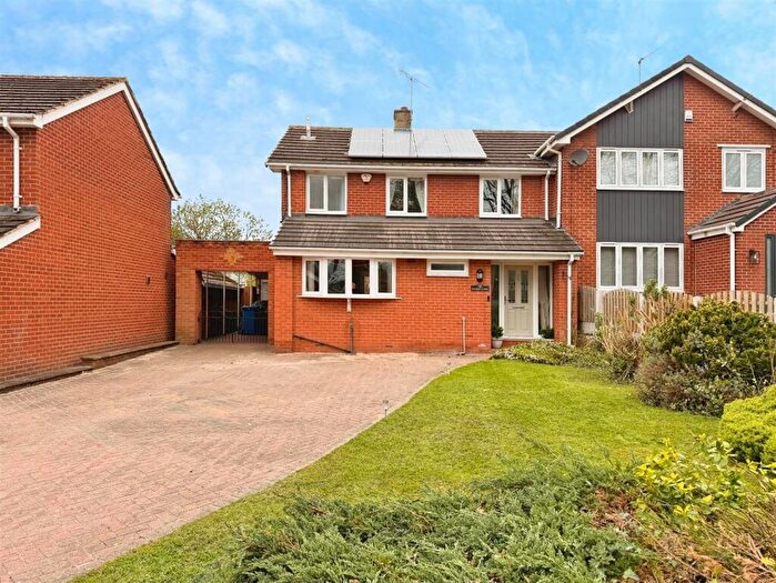 3 Bedroom Semi-Detached House For Sale In Grange Close, Carlton-In-Lindrick, Worksop, S81