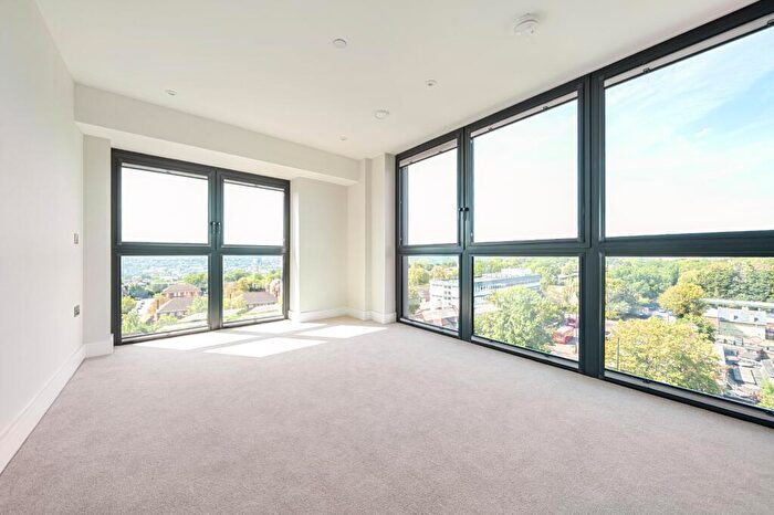 2 Bedroom Flat To Rent In Cockfosters Road, Barnet, EN4