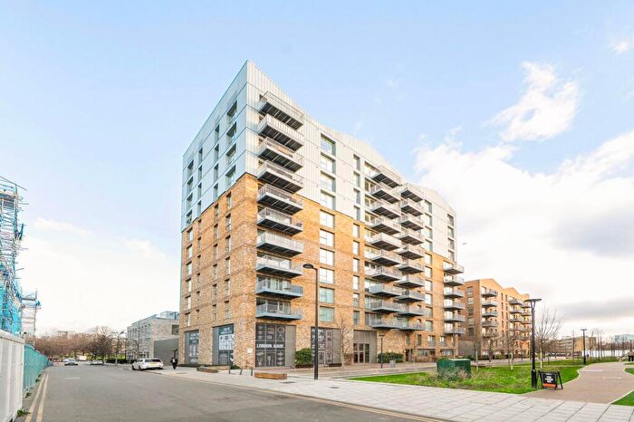 3 Bedroom Flat For Sale In Waterline Way, Kingwood Apartments, SE8