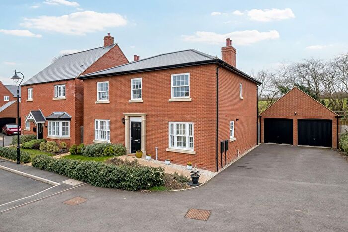 5 Bedroom Detached House For Sale In Barn Yard, Silverstone, NN12