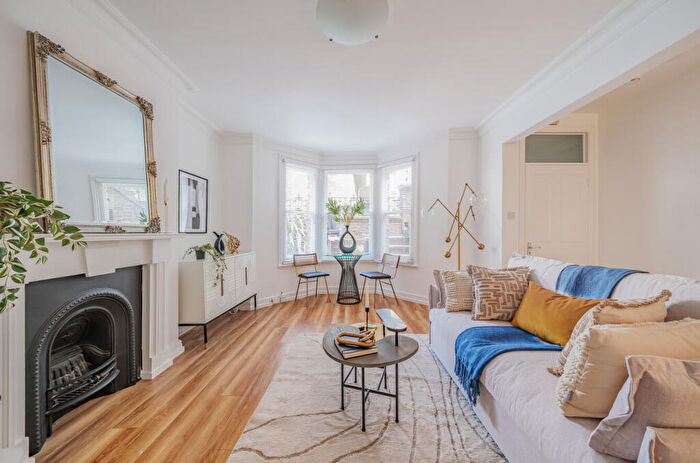 2 Bedroom Apartment To Rent In Kingsgate Road, West Hampstead, NW6