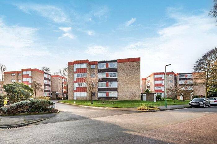 2 Bedroom Flat To Rent In White Lodge Close, Sutton, Surrey, SM2