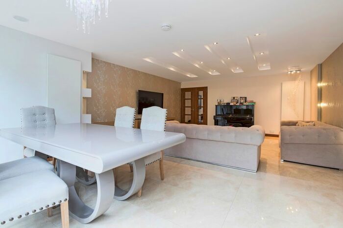 4 Bedroom Town House To Rent In Abbotsbury Close, London, W14