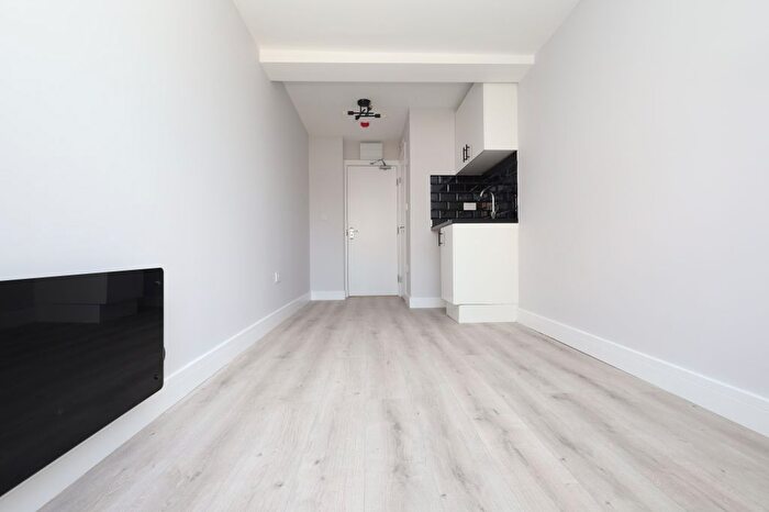 Studio To Rent In Charlton Road, Shepperton, TW17