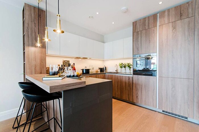 2 Bedroom Flat To Rent In Queenshurst Square, Kingston, Kingston Upon Thames, KT2