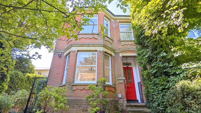 4 Bedroom Semi-Detached House To Rent In Verulam Road, St.Albans, AL3