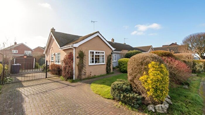 3 Bedroom Semi-Detached Bungalow For Sale In Green Walk, Market Deeping, Peterborough, PE6