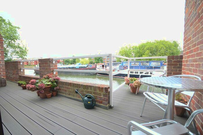 2 Bedroom Apartment To Rent In Riverside Court, Caversham, RG4