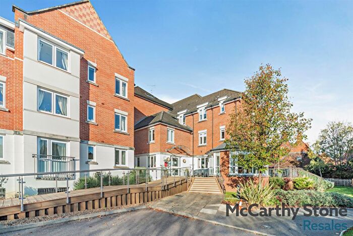 1 Bedroom Flat For Sale In Abbotsmead Place, Caversham, Reading, RG4
