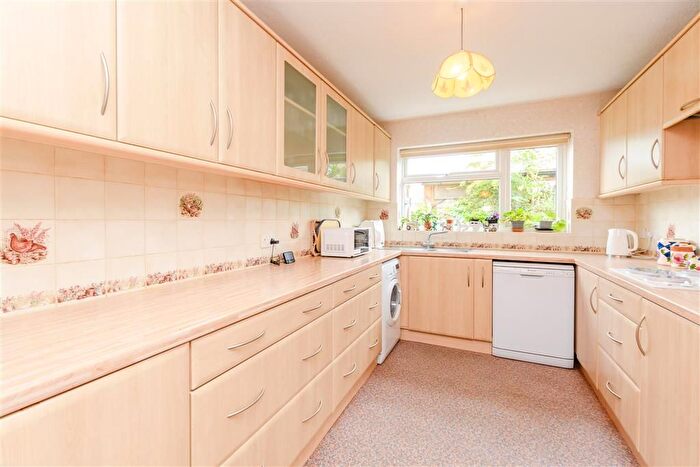 3 Bedroom Semi-Detached Bungalow For Sale In Penshurst Close, West Kingsdown, Sevenoaks, Kent, TN15