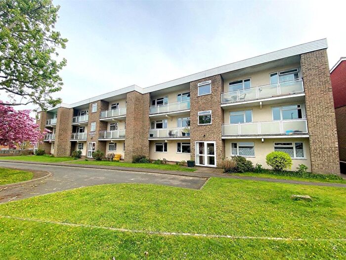 2 Bedroom Flat For Sale In Collington Lane East, Bexhill-On-Sea, TN39