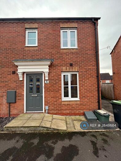 3 Bedroom Semi-Detached House To Rent In Spencroft Close, Stoke-On-Trent, ST6