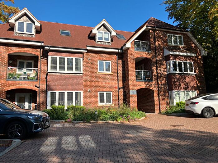 2 Bedroom Flat To Rent In Foxley Lane, Purley, CR8