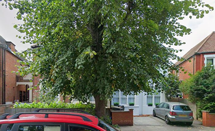Studio To Rent In Blenheim Gardens, London, NW2