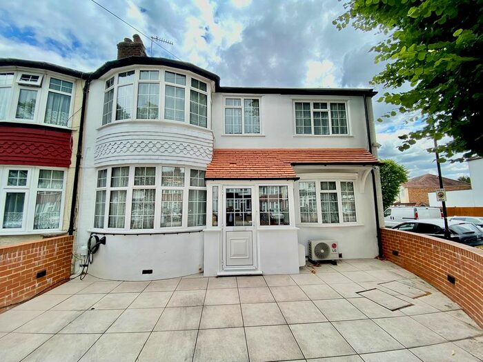 6 Bedroom Property To Rent In Conway Crescent, Perivale, Greenford, UB6