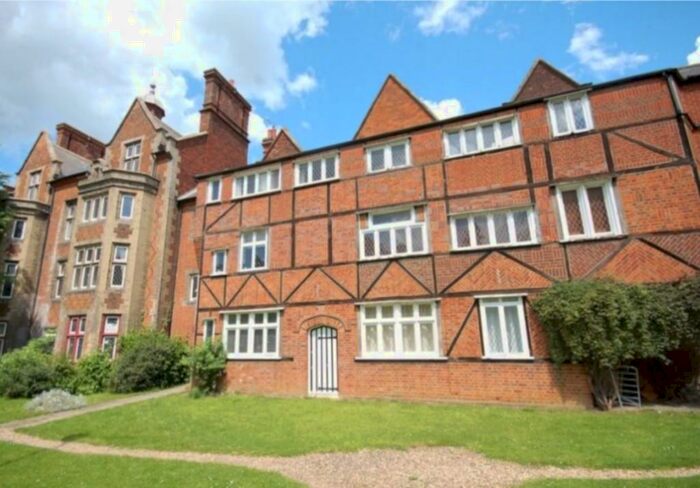 2 Bedroom Apartment To Rent In Buckingham Court, Dunmow, CM6