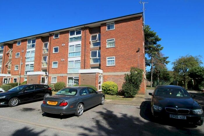 1 Bedroom Flat To Rent In Sycamore Close, Northolt, UB5