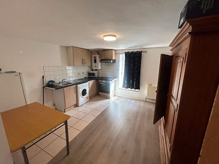 1 Bedroom Flat To Rent In Romford Road, London, E15