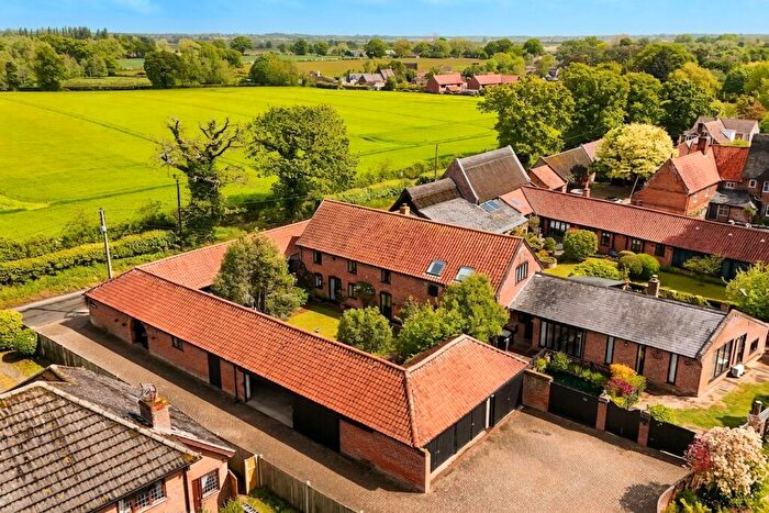 4 Bedroom Barn Conversion For Sale In School Road, South Walsham, Norwich, NR13