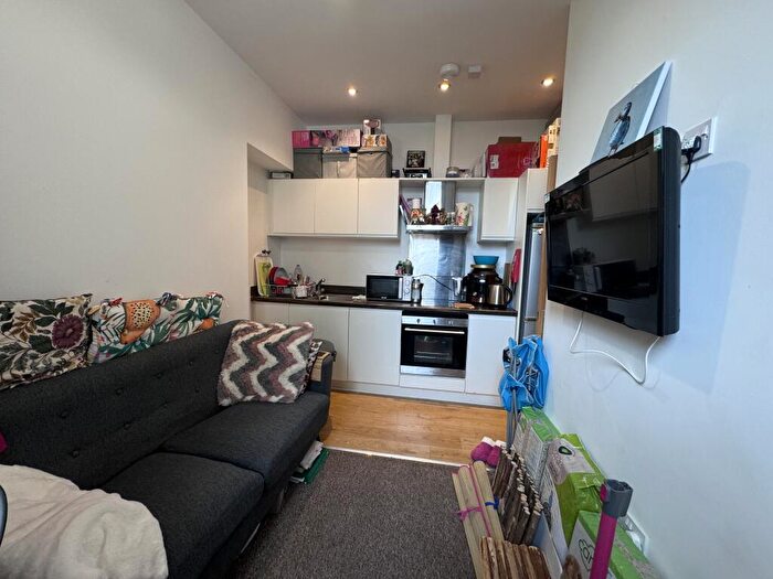 Studio To Rent In Whitefield Tce, Flat, PL4