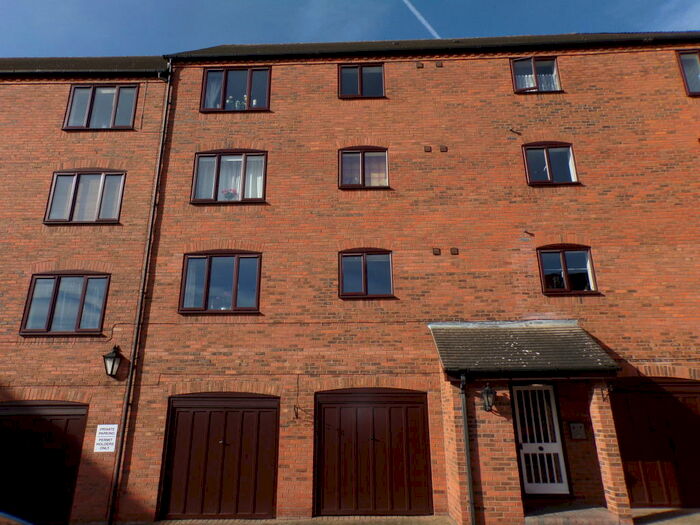 1 Bedroom Flat To Rent In Maltings Court, Stratford Upon Avon, CV37