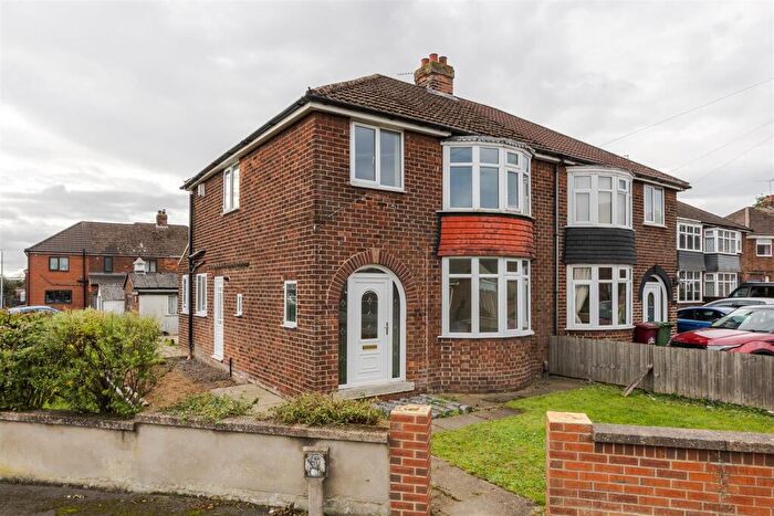 3 Bedroom Semi-Detached House For Sale In Lancaster Road, Scunthorpe, DN16
