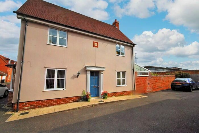 4 Bedroom Detached House To Rent In Mascot Square, Colchester, Essex, CO4