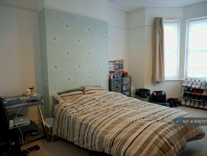 2 Bedroom Flat To Rent In Lennox Road, Worthing, BN11