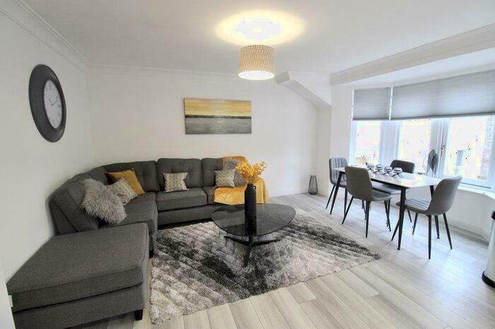 2 Bedroom Flat To Rent In Queens Road, Top Floor, AB15