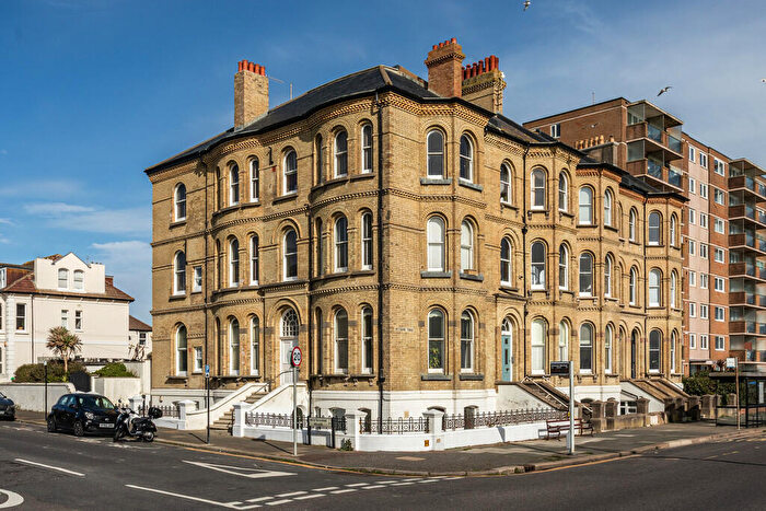 2 Bedroom Apartment For Sale In Kingsway, Hove, BN3