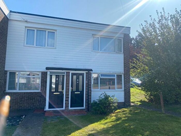 2 Bedroom Property To Rent In Maplins Close, Rainham, Gillingham, ME8