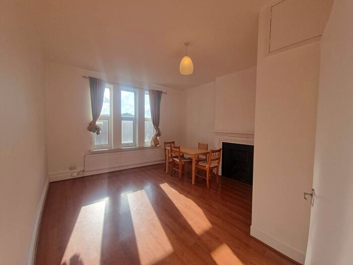 2 Bedroom Flat To Rent In Green Lanes, Harringay Ladder, N4
