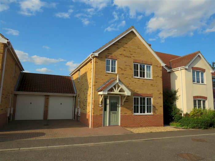 3 Bedroom Detached House To Rent In Balmoral Close, Attleborough, NR17