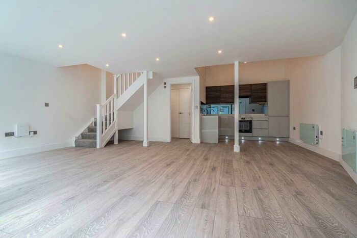 2 Bedroom Flat For Sale In Restmor Way, Wallington, SM6